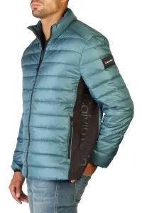 Eine Jacke Calvin Klein