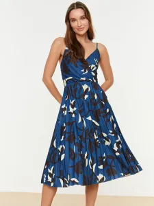 Trendyol Kleid Blau