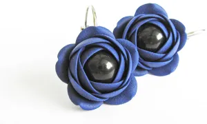 Troli Blaue baumelnde Ohrringe mit schwarzen Perlen Estrela Blumen